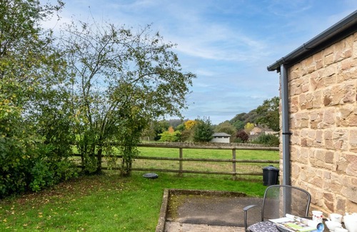 Birchover House | Cozy Swallows Nest - One Bedroom Retreat for Couples
