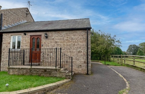 Birchover House | Cozy Swallows Nest - One Bedroom Retreat for Couples