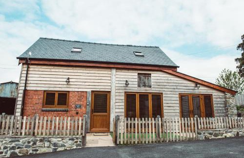 Montgomery House | Discover Swallows Rest: Pet-Friendly Getaway Awaits!