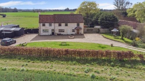 Fakenham House | Relaxing Retreat at Swallows Return in Colkirk