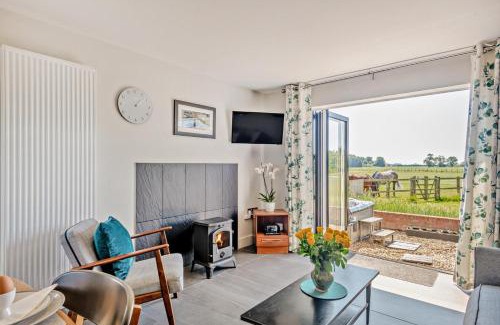 Fakenham House | Relaxing Retreat at Swallows Return in Colkirk