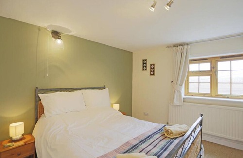 Woodbridge House | Top-Rated Swallows Chalet: Family-Friendly Retreat for 6