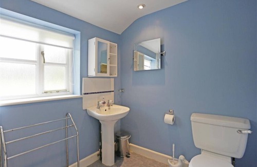 Woodbridge House | Top-Rated Swallows Chalet: Family-Friendly Retreat for 6
