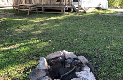 Lavigne Cottage | Swan #11 Graceland Cottages