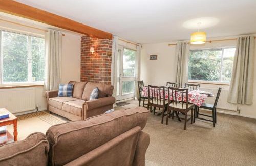 Horning House | Discover Swan Dyke Cottage: Family & Pet-Friendly Escape