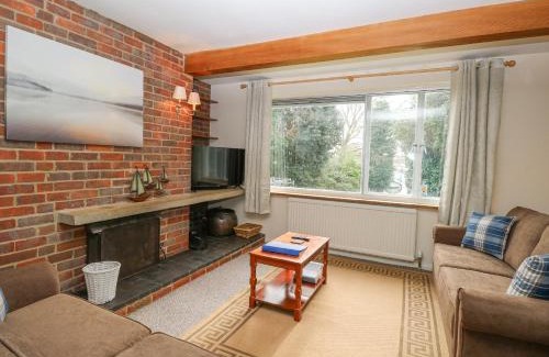 Horning House | Discover Swan Dyke Cottage: Family & Pet-Friendly Escape