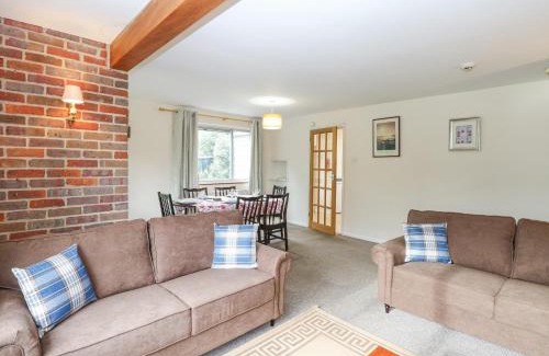 Horning House | Discover Swan Dyke Cottage: Family & Pet-Friendly Escape
