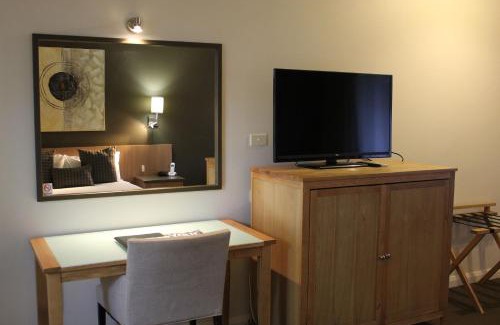 Swan Hill Hotel | Discover Swan Hill Resort: Poolside Bliss Awaits You