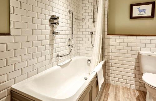 Alton Hotel | Eco-Friendly Swan Hotel with Breakfast & Hot Tub Access