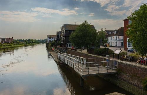 Arundel Hotel | Discover Swan Hotel: Pet-Friendly Stay with Great Ratings