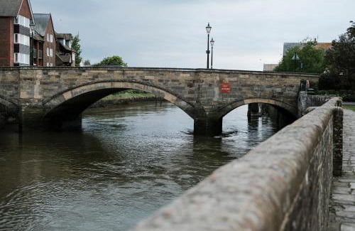 Arundel Hotel | Discover Swan Hotel: Pet-Friendly Stay with Great Ratings