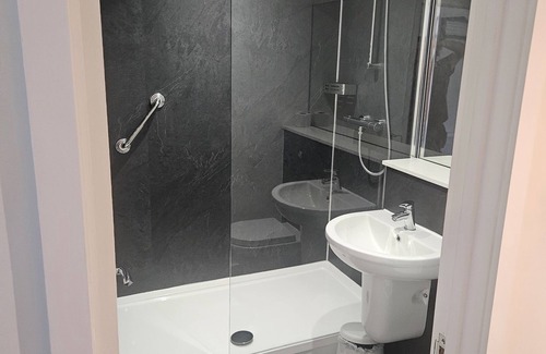 Fenny Stratford Hotel | Discover Swan Hotel: Family-Friendly with Delicious Dining