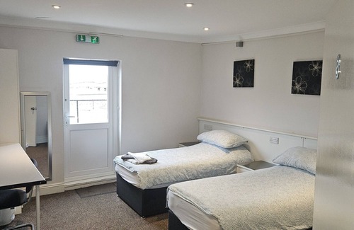 Fenny Stratford Hotel | Discover Swan Hotel: Family-Friendly with Delicious Dining