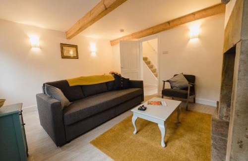 Marsden House | Pet-Friendly Swan House: 10/10 Guest Rated Retreat