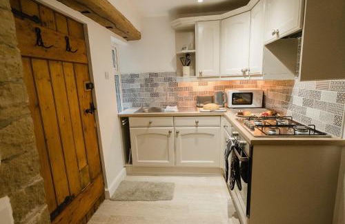 Marsden House | Pet-Friendly Swan House: 10/10 Guest Rated Retreat