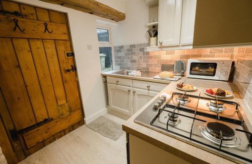 Marsden House | Pet-Friendly Swan House: 10/10 Guest Rated Retreat