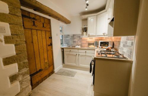 Marsden House | Pet-Friendly Swan House: 10/10 Guest Rated Retreat