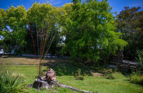 Martinborough Bed & Breakfast | Experience Comfort at Swan House – 4-Star Retreat with Hot Tub