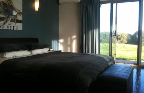 Ventnor House | Experience Serenity at Swan Lake Guest House - 4-Star Retreat