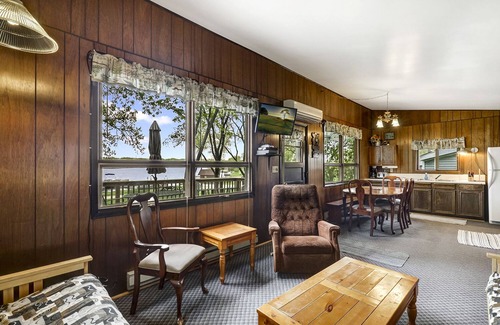 Fergus Falls Cabin | Pet-Friendly Swan Lake Resort: Cozy Lakeside Cabin Escape