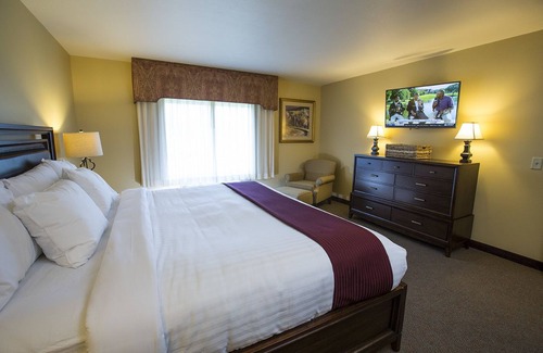 Tyner Resort | Experience Swan Lake Resort: Family-Friendly & Scenic Getaway