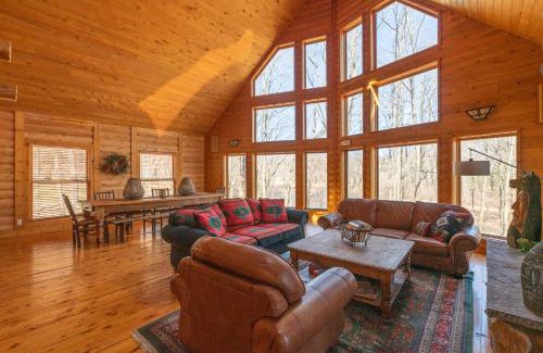 Saugatuck House | Modern Swan Lodge Retreat Near Downtown Saugatuck
