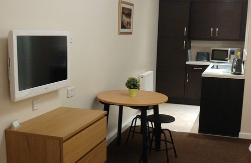 Choppington Apartment | Explore Swan Studios: Child-Friendly with Delicious Breakfast