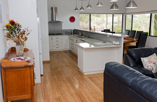 Baskerville House | Ocean View Retreat at Swan Valley Heights Merino Manor