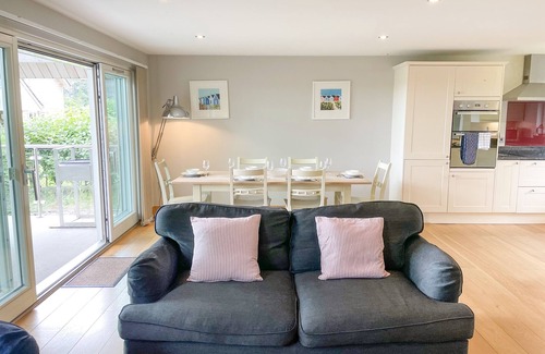 Eleighwater Cottage | Romantic Getaway at Swandown with Pool in Cricket St. Thomas