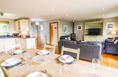 Eleighwater Cottage | Romantic Getaway at Swandown with Pool in Cricket St. Thomas