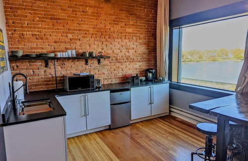 Waverly Apartment | Stylish Downtown Loft with Family-Friendly Amenities