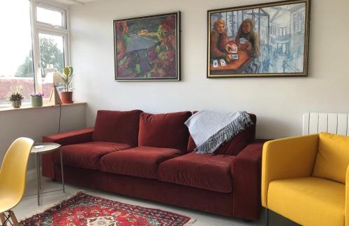 Uckfield Apartment | Stylish 3-Bed Retreat for Families to Enjoy Together