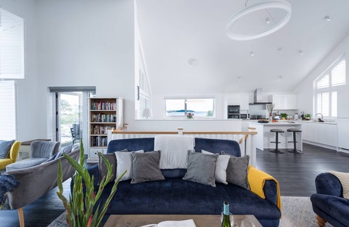 Maenporth House | Oceanfront Swanpool View: Ideal for Families with 4 Bedrooms