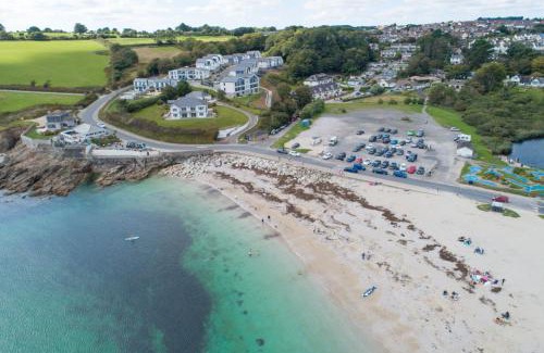 Maenporth House | Family-Friendly Swanpool View: 4-Star Stay with High Ratings