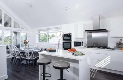 Maenporth House | Family-Friendly Swanpool View: 4-Star Stay with High Ratings