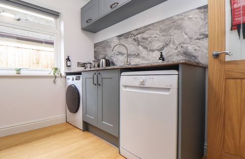 Maenporth Cottage | Pet-Friendly Swans Nest: Cozy Country Cottage in Falmouth