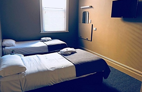 Swansea Hotel | Budget-Friendly Swansea Hotel with Pool and Restaurant