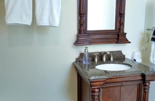 Olympia Bed & Breakfast | Elegant Swantown Inn: Spa Retreat with High Guest Ratings
