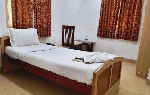 Mylapore Tiruvallikk Bed & Breakfast | Convenient Swarna Sudarshan Service Apartment in Adyar, Chennai