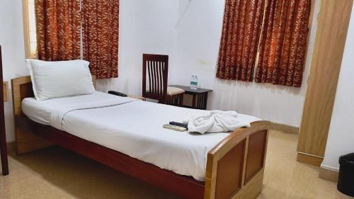 Mylapore Tiruvallikk Bed & Breakfast | Convenient Swarna Sudarshan Service Apartment in Adyar, Chennai