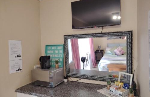 Krugersdorp House | Cozy Swartbessie Guesthouse: Great Reviews & Family-Friendly
