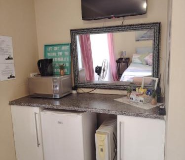 Krugersdorp House | Cozy Swartbessie Guesthouse: Great Reviews & Family-Friendly