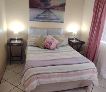 Krugersdorp House | Cozy Swartbessie Guesthouse: Great Reviews & Family-Friendly
