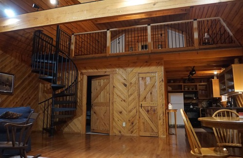 Greenwood Cabin | Swartzentruber Homestead: Cozy Cabin with Ocean Views
