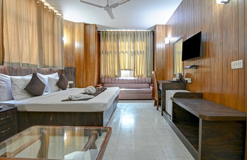 DLF City Hotel | Cozy Stay at Swasno By Rivlet with Family-Friendly Amenities