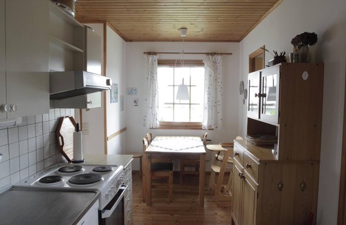 Herlinghausen House | Discover Sweden House: Idyllic Retreat by the Meadow Edge