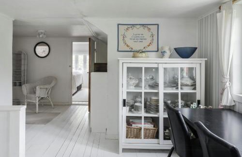 Traryd House | Swedish Cottage By Forest And Lake In Småland