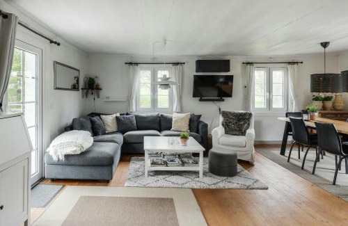 Traryd House | Swedish Cottage By Forest And Lake In Småland