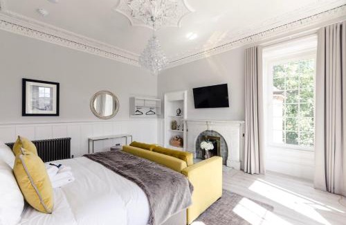 Motherwell Apartment | Pet-Friendly Sweeney Apartments & Rooms with Hot Tub