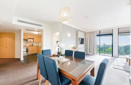 Darwin City Centre Apartment | Scenic Harbourfront Retreat at a Tropical Resort